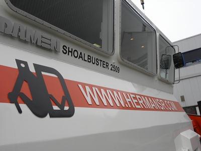 Shoalbuster 2509 Aft deck winch