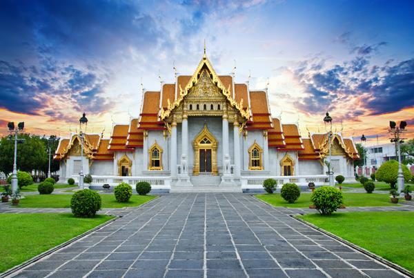 City tour will take you through the hustle of Bangkok to visit two of the capitals most significantly and visually stunning