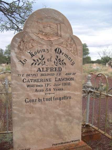 New Wiluna Cemetery, Grave No 6. Walk to the right, next to fence line Wiluna still has an active gold mine.