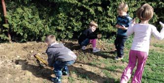 Otroci so ob aktivnostih na vrtu zelo uživali, ker so lahko delali z zemljo, semeni, orodjem. Počutili so se pomembni in si obenem razvijali samostojnost ter občutek odgovornosti.