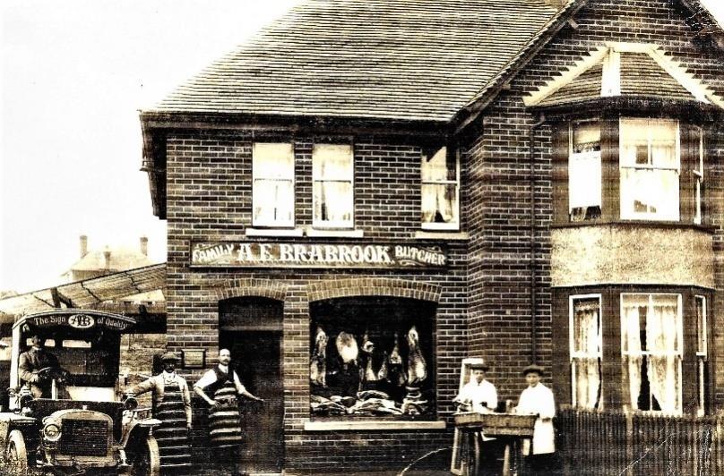 3) LYNTON (OPPOSITE) This was Braybrook s Butchery from about 1911 until the mid-1970s. Sausages and faggots were made in the premises.