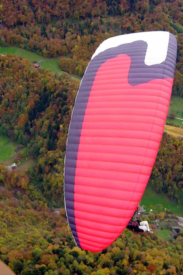 TWIN is a special, non-certified, paragliding tandem harness aimed at tandem specialists and occasional tandem pilots.
