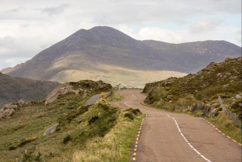 Itinerary Day 6 Killarney to Kenmare T he Leisure and Intermediate rides leave the city on bike paths that skirt Lough Leane through the Killarney National Park.