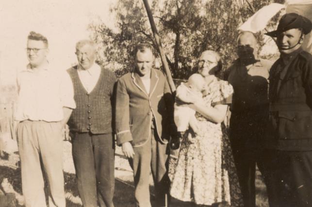In November 1940, George made a visit to his family in Helidon on pre-embarkation leave.