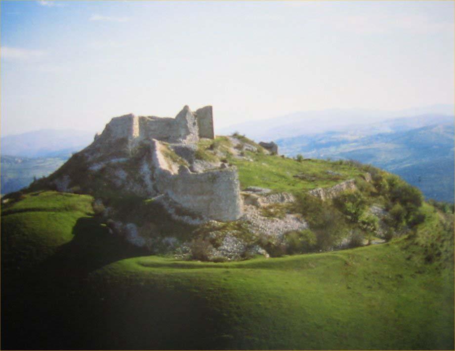 Novo Brdo Description Situated in a mountainous region southeast of Pristina, the remains of the medieval town occupies a hill top whose altitude is 1100m above the sea level.