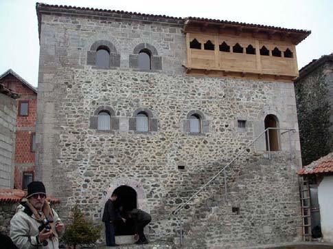 Tower houses (kullas) in De ani/deçan Kullas in Junik and De ani/deçan (reconstructed), 2003