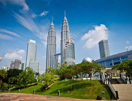 Day 5 - Kuala Lumpur Today, drive to Kuala Lumpur. En route, enjoy a guided panoramic city tourincludes iconic places- The King's PalaceLumpur, also known as the Istana Negara.