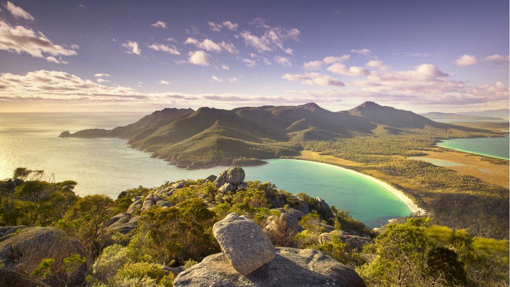 7 NIGHT TASMANIA CRUISE FROM SYDNEY From$829pp TWIN $1,065pp SINGLE Enjoy the best of Australia's southeast coast, including the beautiful and wild Tasmania.