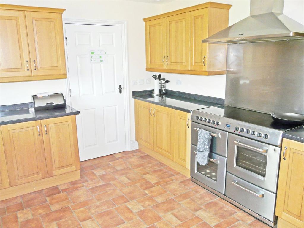 Location Laytham is a small rural community in easy reach of York 14 miles, and the M62 6 miles.