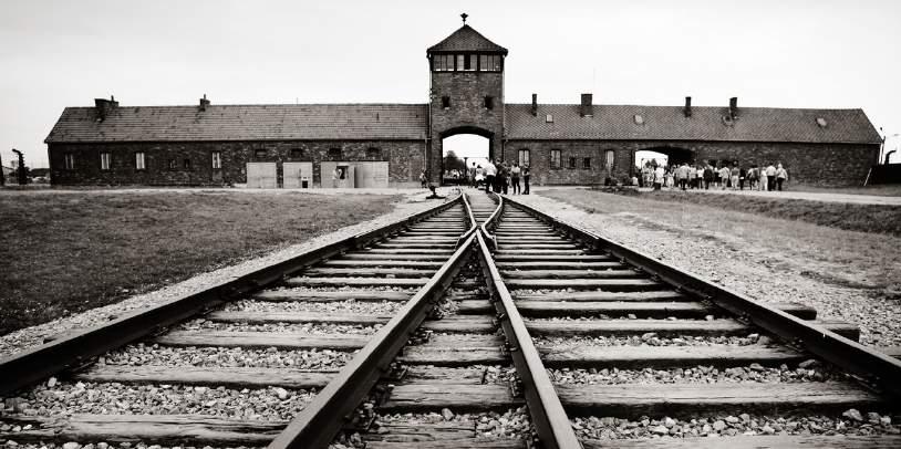 PRIVATE TOURS AUSCHWITZ BIRKENAU MUSEUM & MEMORIAL 7,5 h start between 7:00 and 15:00 Departure point pl.