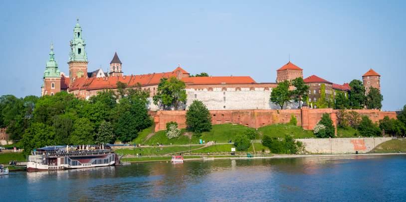 Wawel Castle + City Grand Tour Perfect match to feel the soul of Krakow within half-day small group walking tour 160 220 Please show up