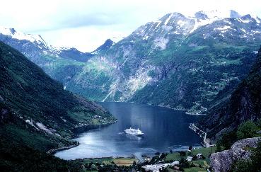 Please note Mountain and lake scenery, Norway This itinerary is a draft and the details may change