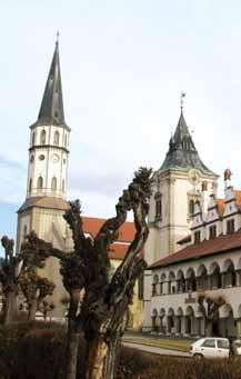 Množstvo tichých svedkov sa zachránilo z obdobia, kedy Levoča bola najbohatším mestom na Spiši. Mohutné mestské hradby a dva kostoly predstavujú najstaršie gotické stavby na Slovensku.