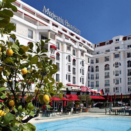 is located on La Croisette facing the sea and the Palais des Festivals.
