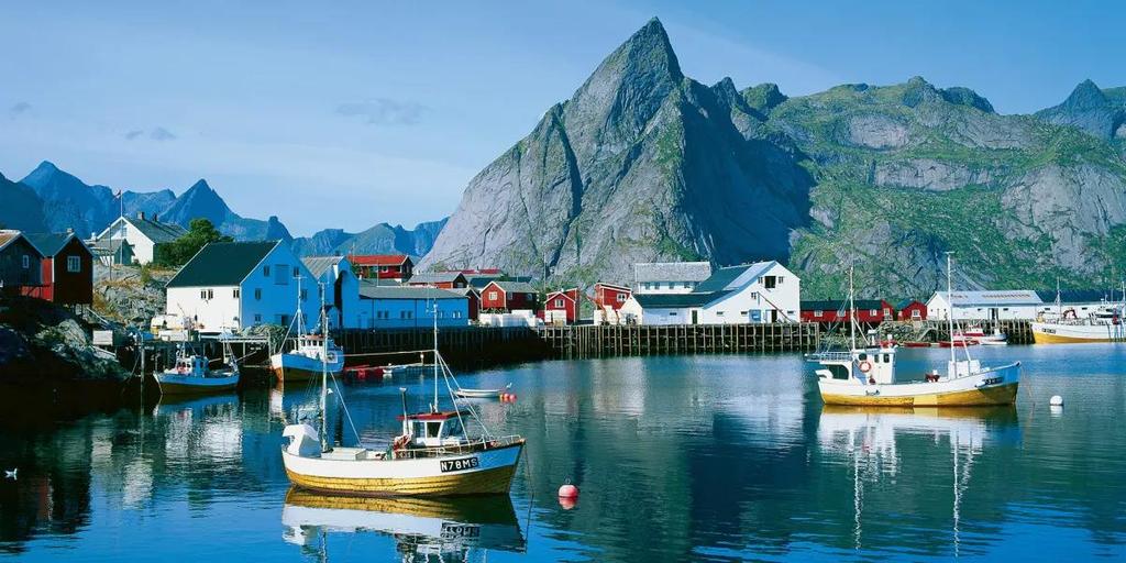 Afterwards, an optional excursion is available to see relics of Norway s glorious seafaring past including 1,000-year-old Viking ships!