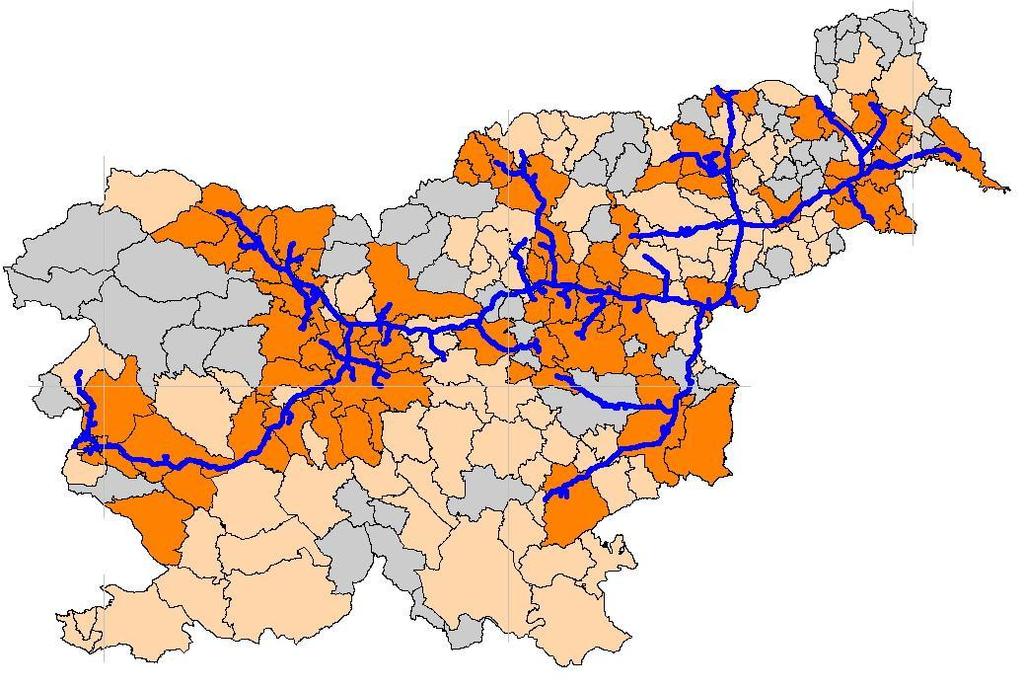 Distribucijska omrežja v Sloveniji v 2010 Oranžno: Svetlo oranžno: Sivo: občine z vpeljano distribucijo vzpostavitev oskrbe je sprejemljiva priključitev je manj sprejemljiva Distribucijska omrežja v