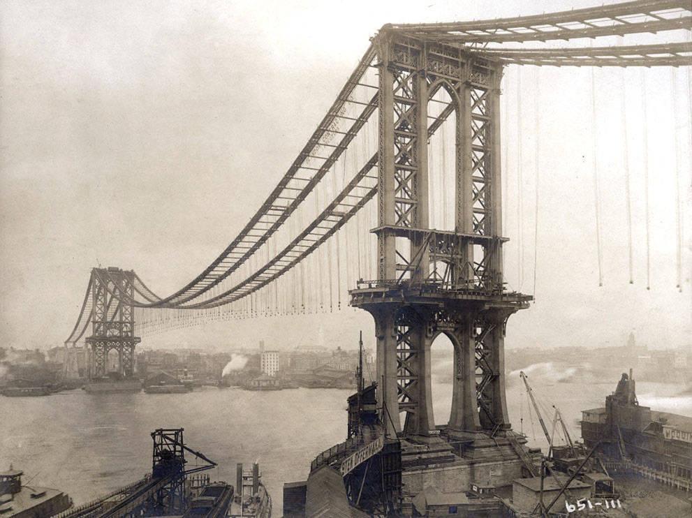 Manhattan Bridge, under-construction, seen from the roof of Robert
