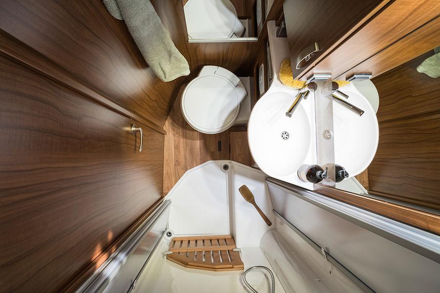 Freedom of movement in the bathroom The comfort bathroom in the 568 and 588 layouts of the HYMER T-Class SL