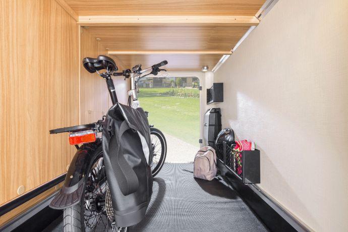 Easy access High garage loading capacity The rear garage of the HYMER T-Class 568 and 588 SL has an internal loading capacity of 90 x 114