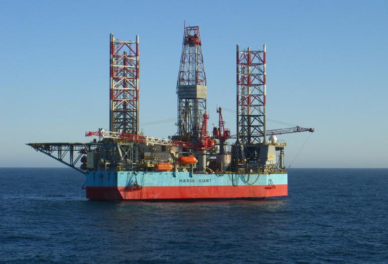 RIGS OIL PRICE VS RIG UTILISATION DONG Energy has awarded a contract to Maersk Drilling to charter jackup Maersk Giant for a firm period of 150 days.