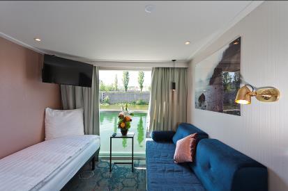 All cabins feature hotel-style beds, en-suite facilities with shower and hair dryer, TV, safe and individually controlled air
