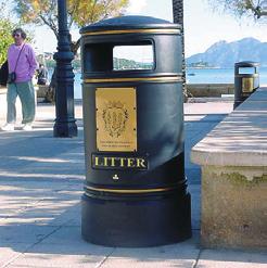 Community Topsy Jubilee Community bin holds a massive 128 litres of litter, reducing the need for frequent emptying.