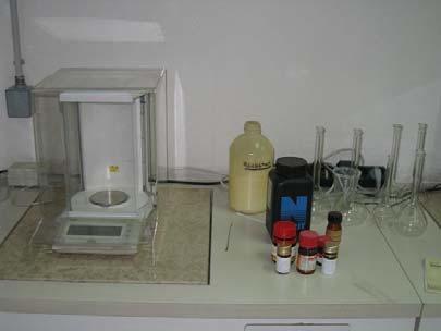 3. MJERNA OPREMA Laboratorijsko posuđe : - laboratorijska čaša, 10 L - odmjerna tikvica A klase, 2000 ml -