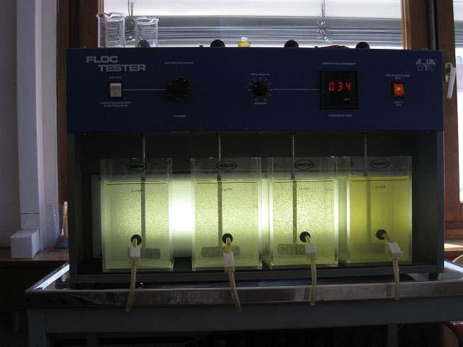 4.10. SERIJA 10 Uzorak: Voda: u 10L vode otopljeno 0,5 g titan dioxida P25 Polielektrolit: 0,011g/100 ml Koagulant: FeCl 3 Lužina: Pufer Tijek eksperimenta: podešavanje ph vrijednosti otopine na