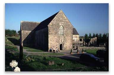 3 MAYO County Mayo je tretím najväčším zo 32 krajov v Írsku. Grófstvo Mayo sa nachádza na západnom pobreží Írska, na sever od Galway a na juhovýchode od grófstva Sligo. 3.1 Všeobecné informácie Jeho meno je odvodené od začiatku kresťanského kláštora, ktorý tu bol založený, a od diecéz, ktoré nasledovali.