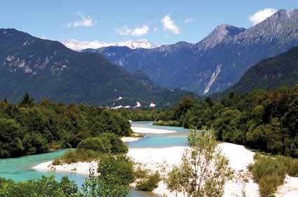 Rieka SOČA Rieka VJOSA Soča Dĺžka: 137 km / celková plocha povodia: 3400 km 2 / preteká cez Slovinsko a Taliansko. Ide o typickú alpskú rieku so smaragdovo zelenou vodou.