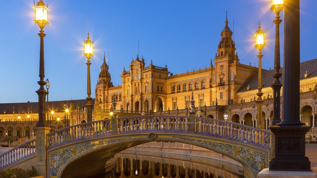 SEVILLA Seville is the capital of Andalusia and the cradle of flamenco, currently has more than 850,000 inhabitants.