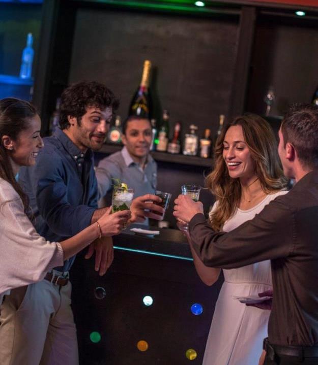 we ll get the drinks Open bar all day and evening Le Medina main bar In the heart of the Medina, it offers a lounge ambiance and piano bar in the evening.