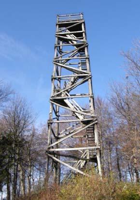 Slika 73: Razgledni stolp, ki je bil zgrajen leta 1955 (arhiv občine Vrhnika, 2007)