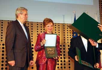 Prof. dr. Zvonka Zupanič Slavec prejela visoko nagrado Mestne občine Kranj Jana Furlan Hrabar Prof. dr. Zvonka Zupanič Slavec, zdravnica in profesorica na Inštitutu za zgodovino medicine na Medicinski fakulteti v Ljubljani, ki se strokovno ukvarja predvsem z zgodovino slovenske medicine 19.