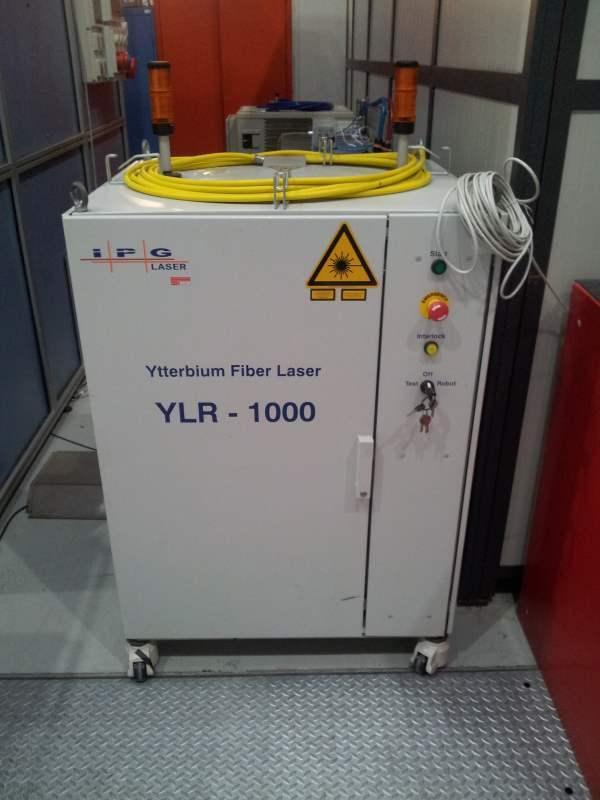 Slika 8. Prikaz fiber lasera IPG YLR 1000 [9] Tablica 4. Prikaz tehničkih karakteristika lasera IPG YLR-1000.