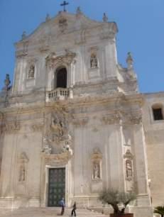 Puglia Highlights Five days visiting all the highlights of Puglia; experience the best of this fascnating region Accommodation Puglia is dotted with charming towns such as Locorotondo, Alberobello