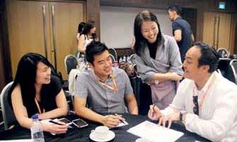 Nâng tầm cuộc sống Empowering Lives 13 Ông Linson Lim, Chủ tịch Keppel Land Việt Nam & Philippines tham gia một hoạt động giao lưu trong khuôn khổ Hội nghị Nhân Viên thường niên Keppel Land năm 2015