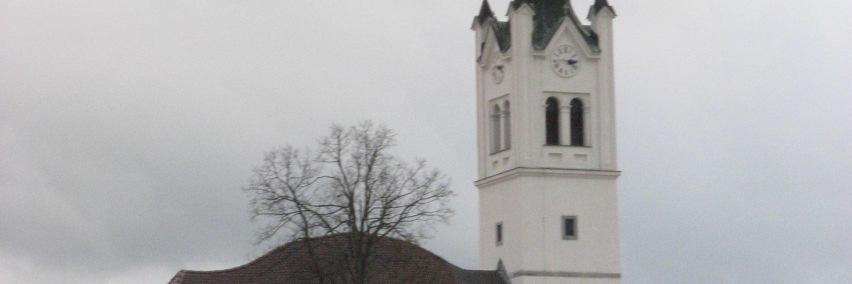 dediščine (2000) so cerkev barokizirali v drugi polovici 18.