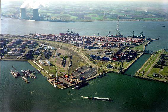 Container terminal development - history Antwerp in the 1990s: on-stream facilities 1997: