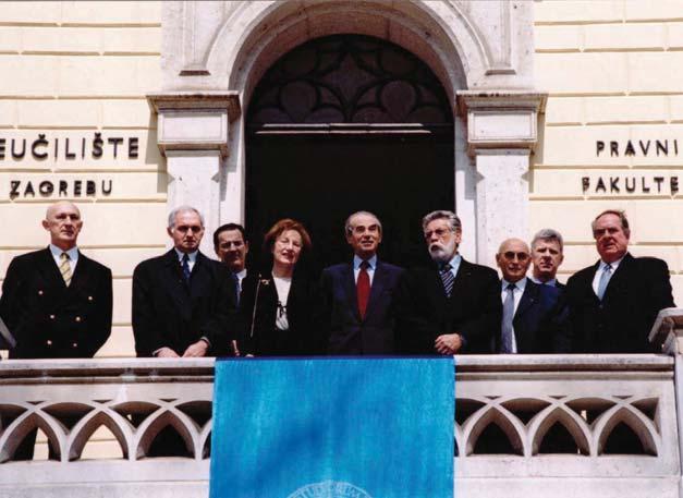 Nakon dodjele počasnog doktorata Sveučilišta u Zagrebu Robertu Badinteru (2003.