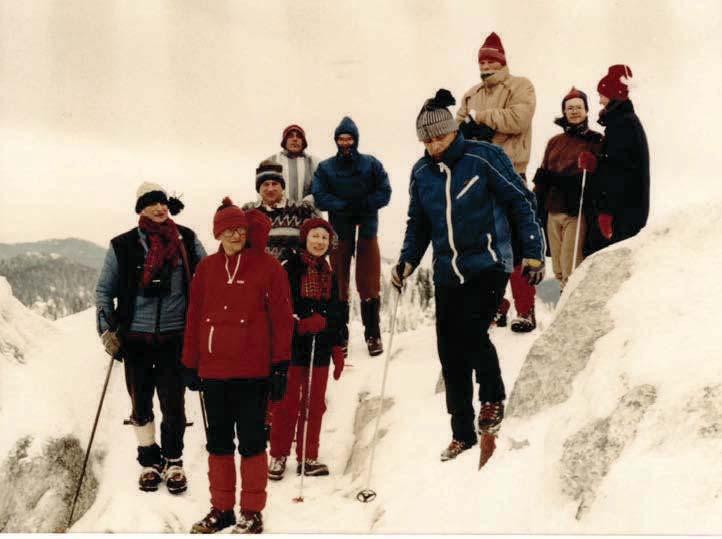 Na izletu na Bijele stijene, s Planinarskim društvom Končar, danas HPD Kapela (1987.) Profesorica Mencer voljela je izazove i birala je uvijek teži put.