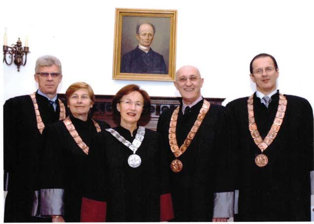 Rektorica i prorektori Sveučilišta u Zagrebu (2002. 2006.). Slijeva nadesno: Tihomir Hunjak, Vlasta Vizek Vidović, Helena Jasna Mencer, Vjekoslav Jerolimov i Aleksa Bjeliš.
