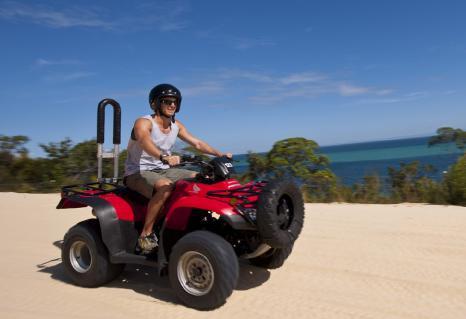 DUE DAILY 11:00 am (Sat, Wed & Fri 9:00 am) ~ 4:00 pm (NO 1 pm tour) Limited numbers Desert Safari Tour with Sand Tobogganing Sat, Wed & Fri bookings at the jetty Cruise counter The most