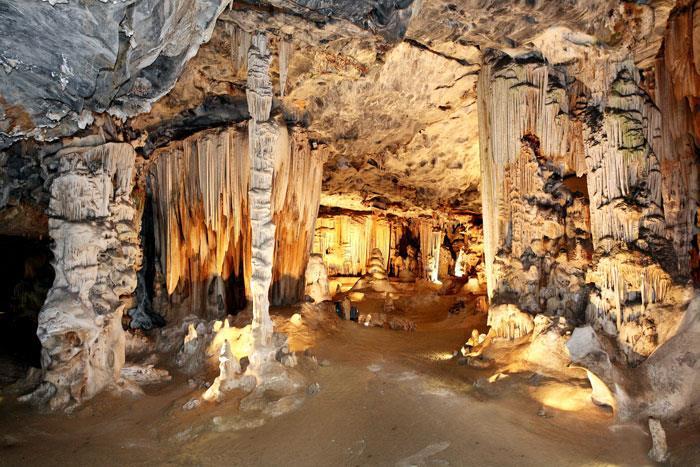Arrive in Oudtshoorn and depart for a full day Oudtshoorn tour We will first visit Cango Caves. The caves were discovered in 1780 by a local farmer named Jacobus Van Zyl.