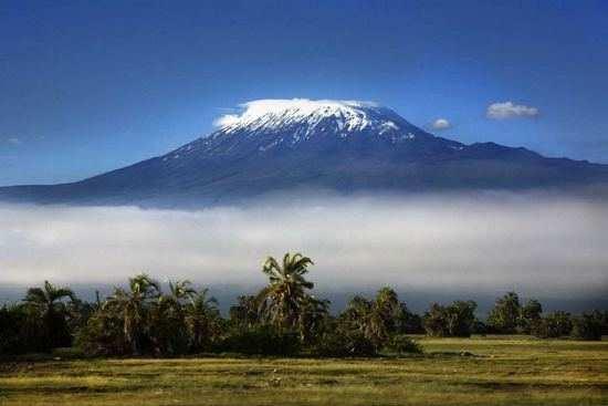 7.8 Ukleti turizam 15 Slika 8 Vrhovi Kilimandžara Poznatiji i kao Turizam prokletih ili Turizam zadnje prilike.