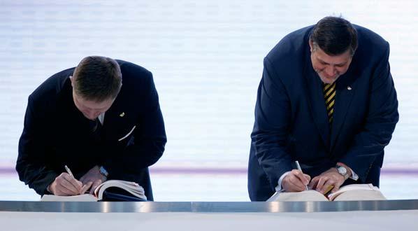 lisabonská zmluva Robert Fico a Ján Kubiš podpísali Lisabonskú zmluvu v decembri v Lisabone Viac na: www.mzv.sk, europa.eu/lisbon_treaty/ index_sk.htm (EÚ), consilium.europa.eu/ cms3_fo/showpage. asp?