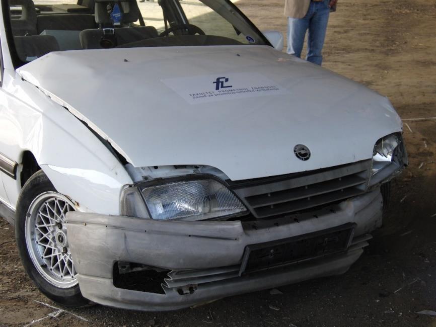 Slika 5.9. Oštećenja na vozilu Opel Omega - 1 Na slici 5.10.
