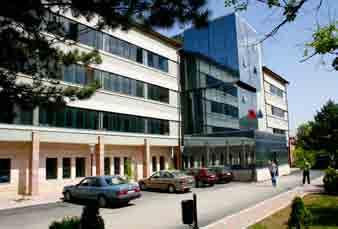 Universiteti i Korçës u krijua në 7 janar të vitit 1992, mbi bazën e Institutit të Lartë Bujqësor të Korçës (1971-1992), me tre fakultete: Fakulteti i Bujqësisë, Fakulteti i Mësuesisë dhe Fakulteti i