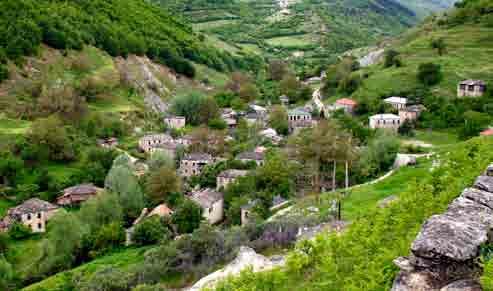 QYTEZA Fshati Qytezë u formua në fund të shekullit të XVII, në një nga momentet më të vështira që po kalonte Shqipëria, për të mos u asimiluar si komb nga Perandoria Osmane.