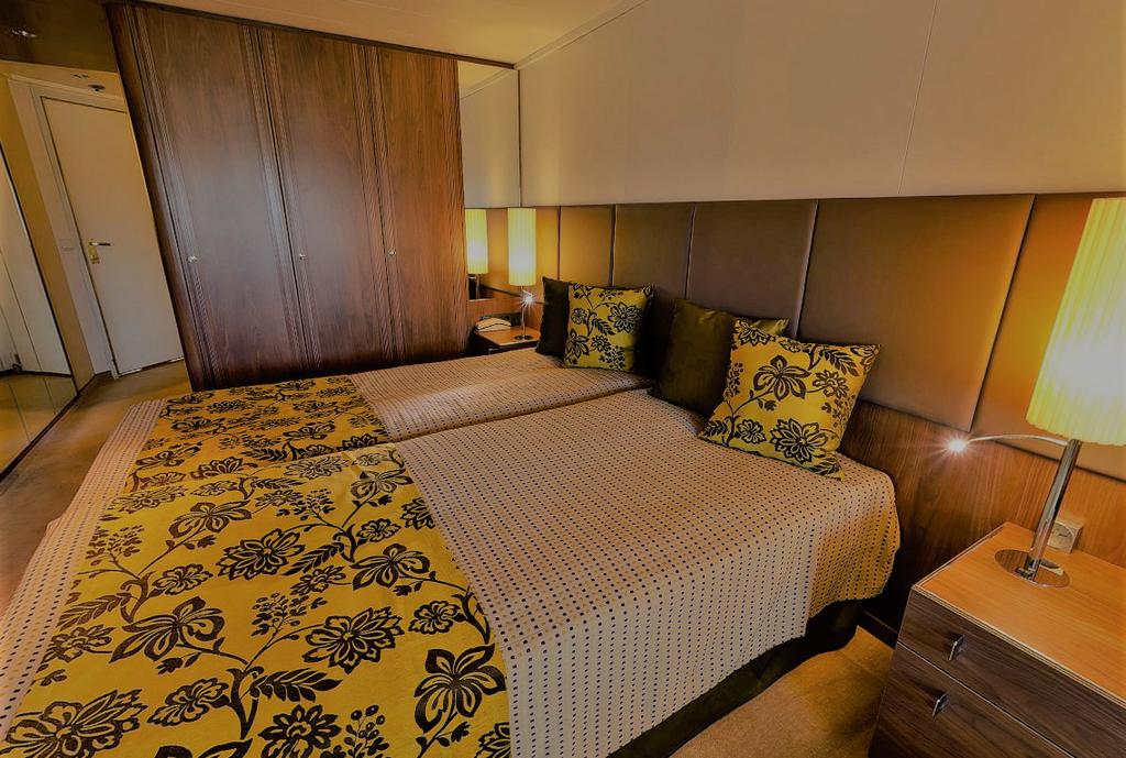 PRIVATE Spacious and well appointed, Twin Private cabins are situated on Deck 4 and have the option for either a queen or two single configured beds.
